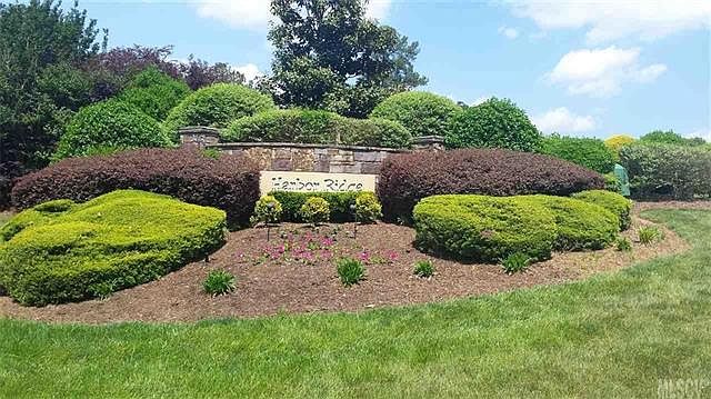 1st image of 117 Rivercliff Dr E