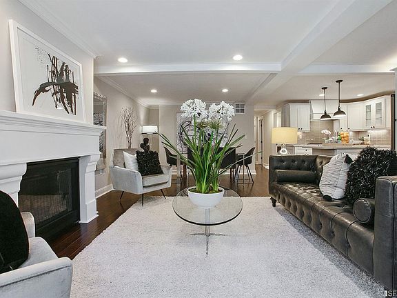 3rd image of 226 Roosevelt Way #226A