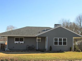 418 Gardners Neck Rd, Swansea, MA 02777