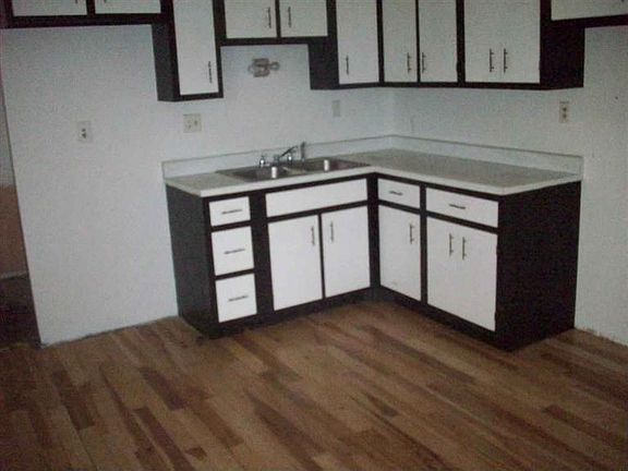 3rd image of 629 Benbow Cir
