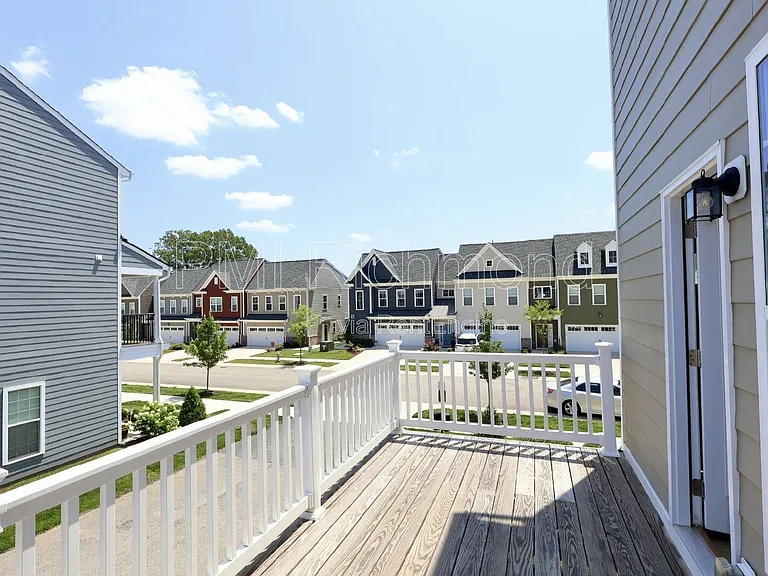 425 Randolph View Dr — Photo 15