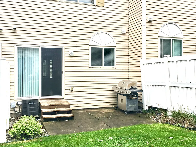 2964 Village Ct — Photo 3