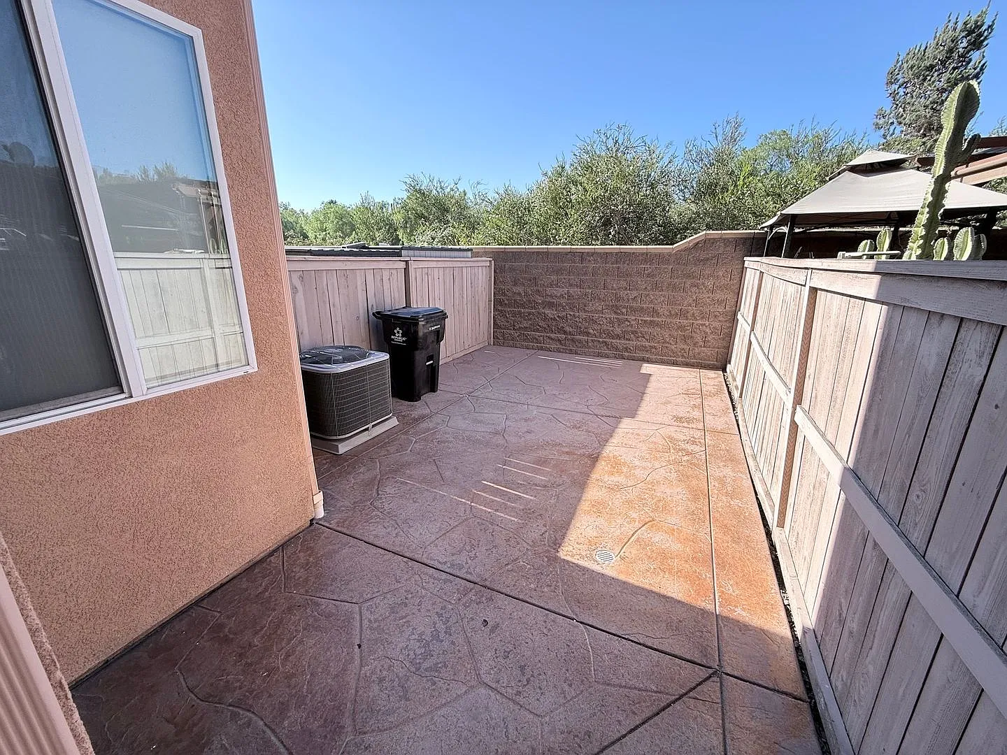 Private 1 Bed / 1 Bath Upstairs Retreat in Desirable Otay Ranch Private Entry & Yard! — Photo 2