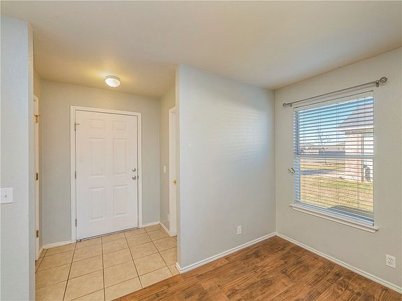 5th image of 102 Lightfoot Ct