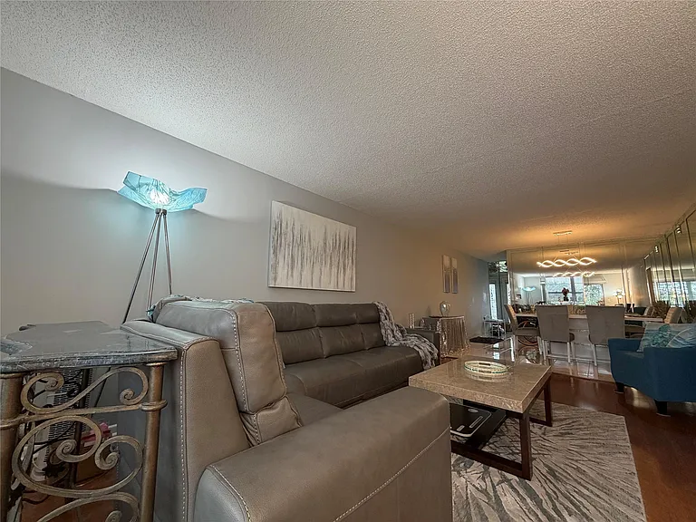 2304 Lucaya Ln #L4 — Photo 10