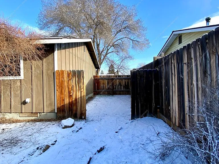1213 NE Hollinshead Dr — Photo 29