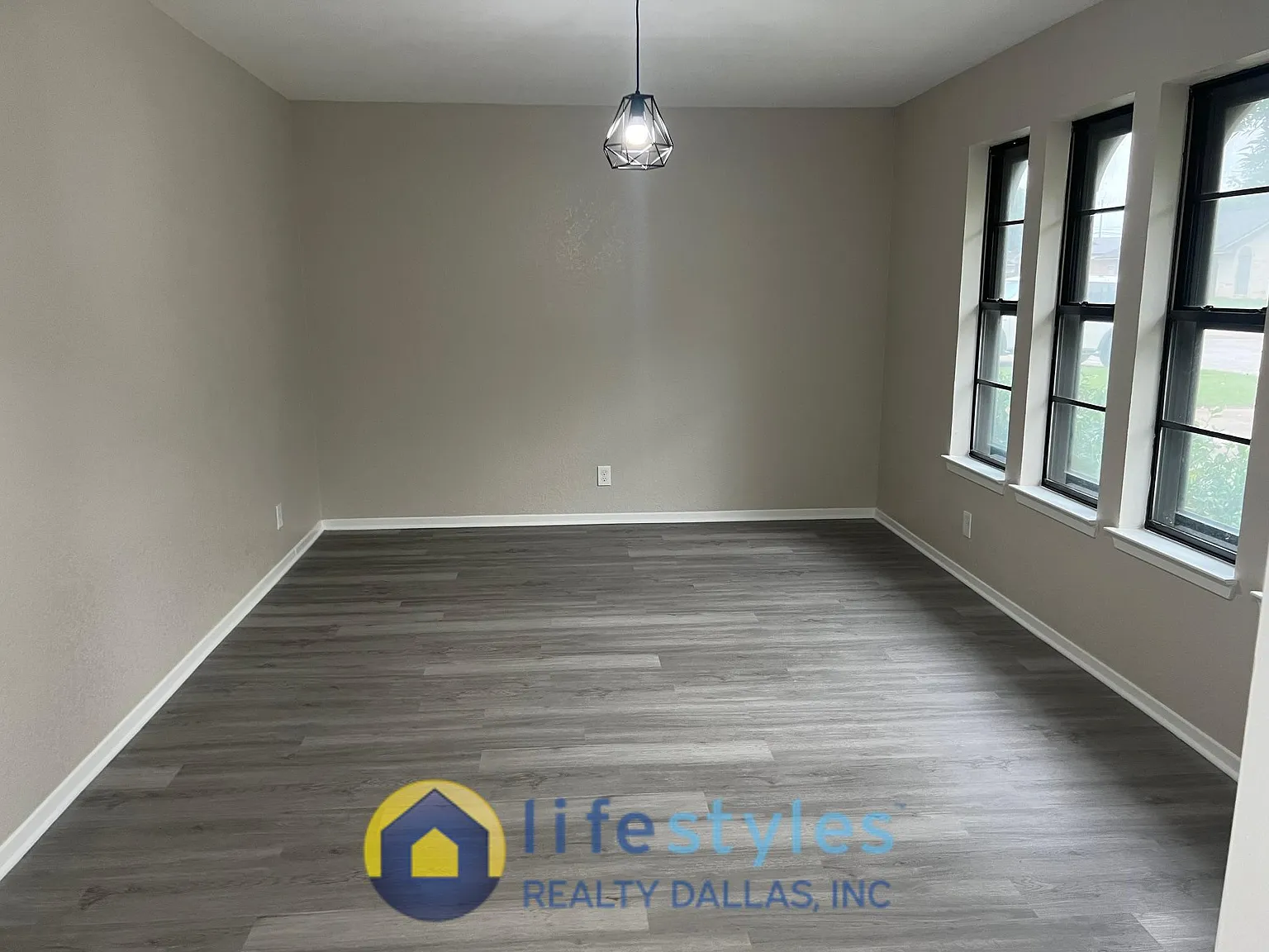 3 bed, 1608 sqft, $1,850 — Photo 2