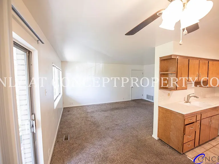 425 E 3rd Ave — Photo 10