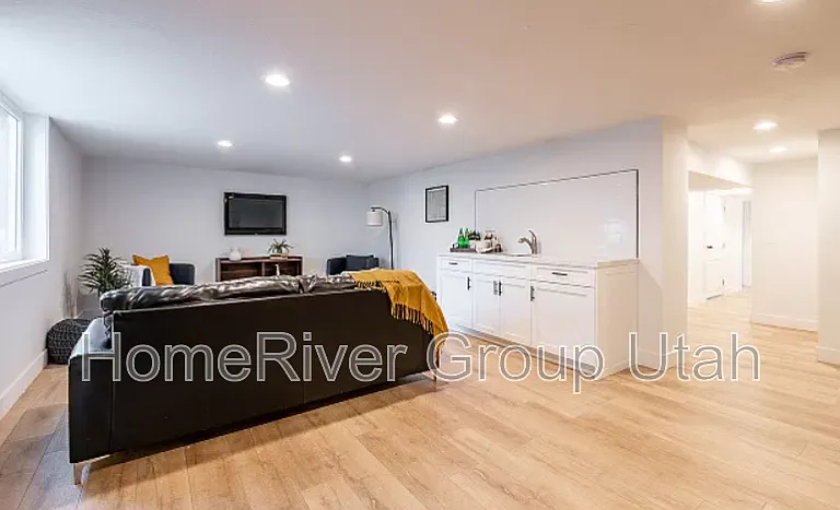 1626 E Downington Ave — Photo 23