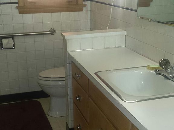 5th image of 1585 96th Ave