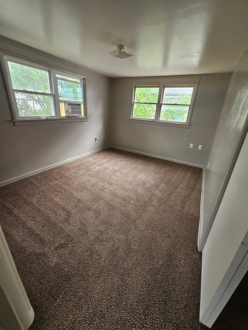 127 E 10th Street — Photo 2