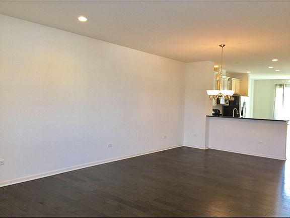 3rd image of 2661 Avondale Cir #2661