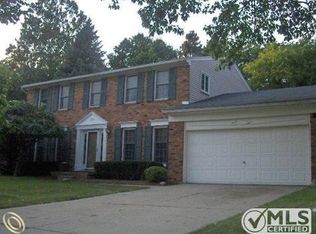 756 Spartan Dr, Rochester Hills, MI 48309