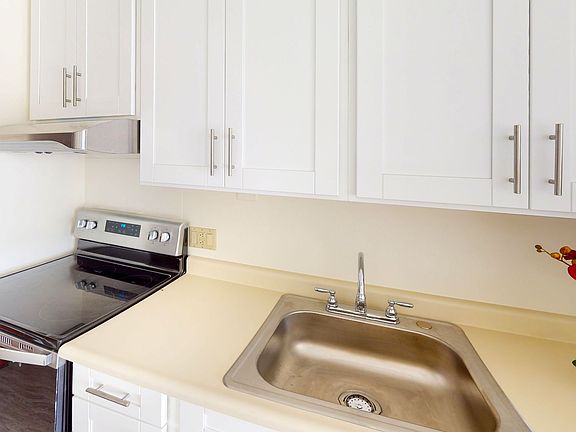 3rd image of 1655 Makaloa St APT 1303