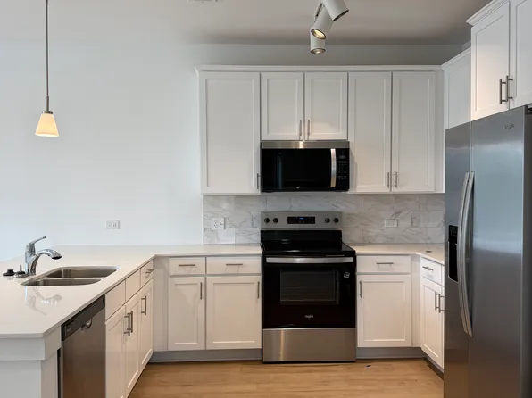 975-77 E 75th St, Naperville, IL