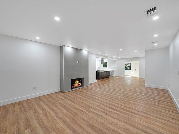 4th image of 325 W 63rd St