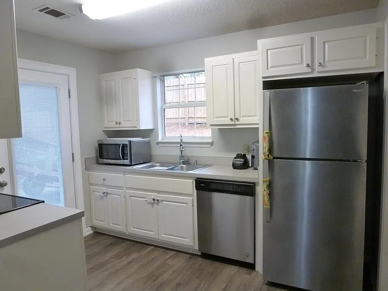 2840 Capri Dr — Photo 6