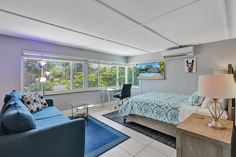1st image of 207 NE 14th Ave #207