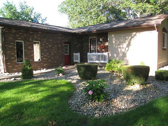 3rd image of 2394 Riverwood Dr