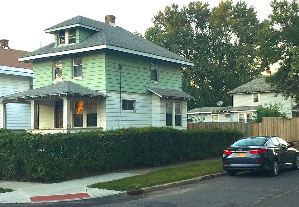 2nd image of 1743 Albany St