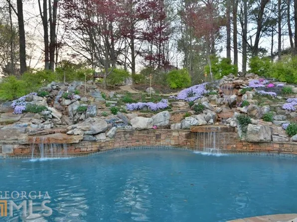 2585 Roxburgh Dr, Roswell, GA 30076