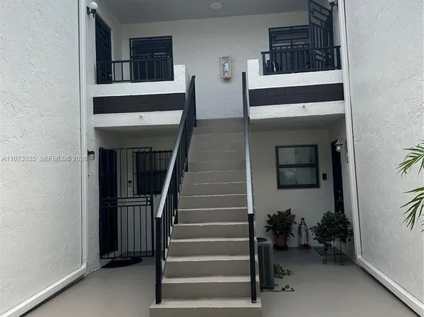10839 NW 7th St APT 12-24, Miami, FL 33172