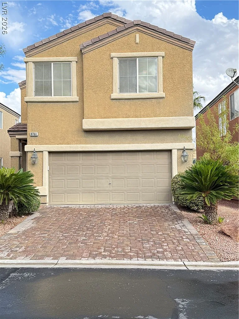 3 bed, 2.5 bath, 1527 sqft, $1,995 — Photo 1
