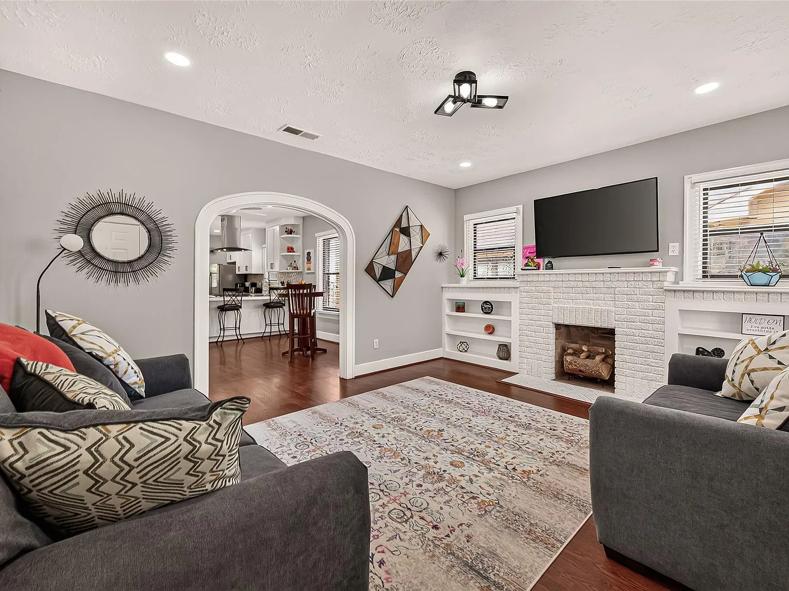 2 bed, 2.0 bath, 1409 sqft, $2,450 — Photo 3