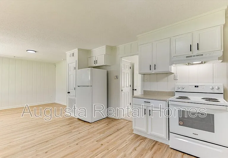 1908 Wylie Dr — Photo 2