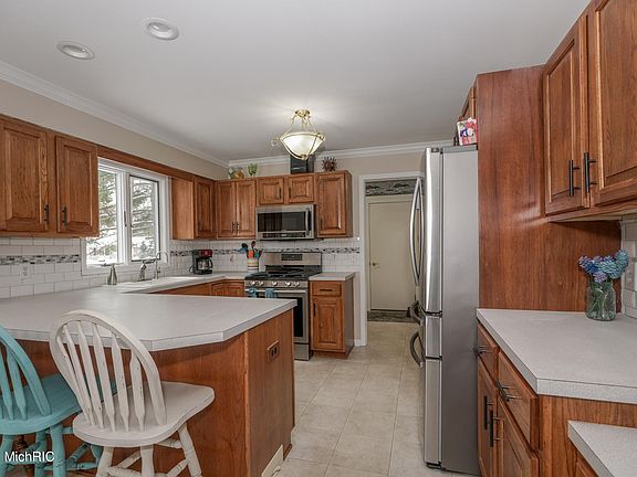 2nd image of 6884 Wildwood Ct