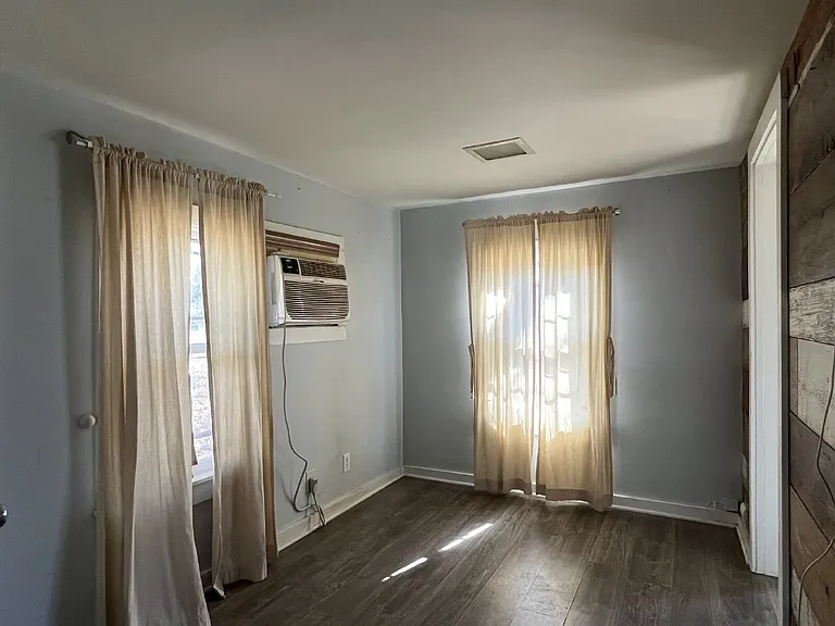 315 S Lewis St — Photo 1