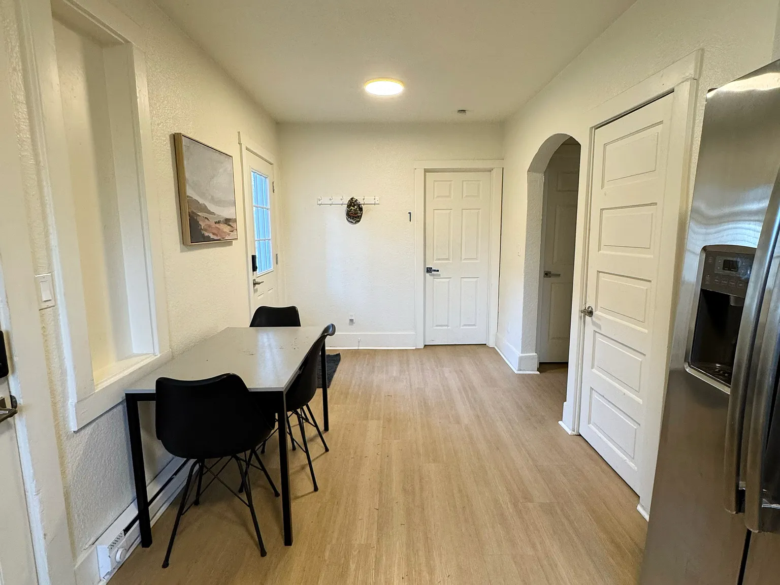 7 bed, 3056 sqft, $900 — Photo 3