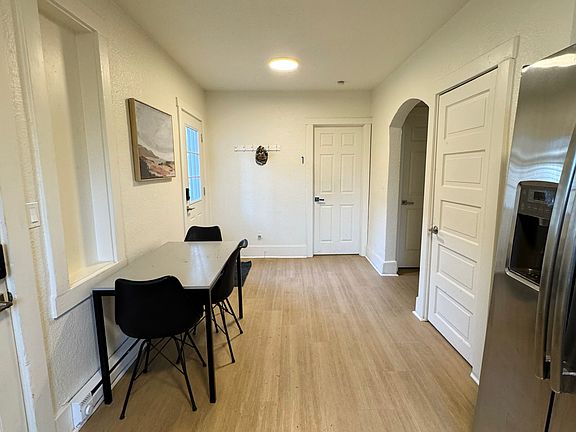 3rd image of 1503 E Elm Ave