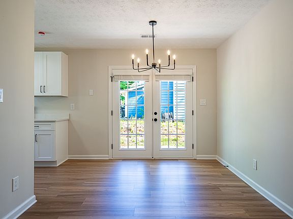 5th image of 4926 Farmstead Ct NE