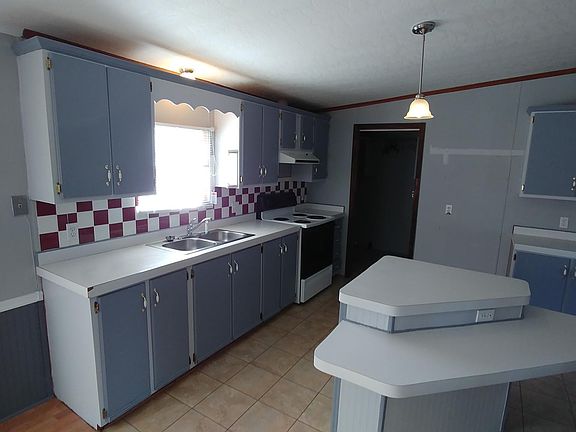 MOMMA'S LUXURY KITCHEN