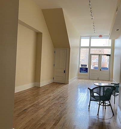 5th image of 48 Park Ave W #10462670