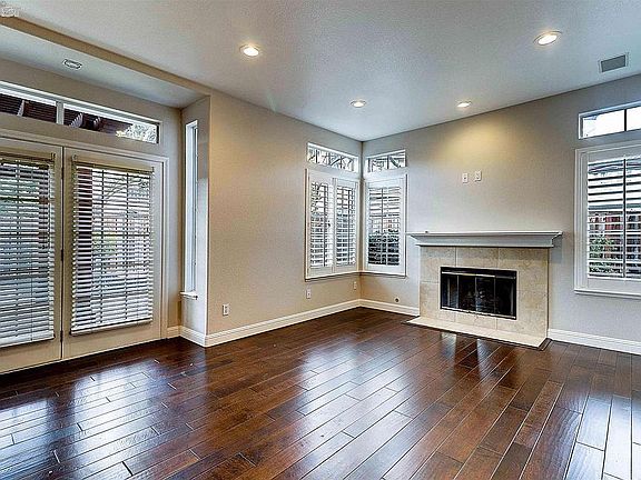 3rd image of 103 Heritage Park Dr