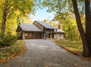 606 Carver Beach Rd, Chanhassen, MN 55317