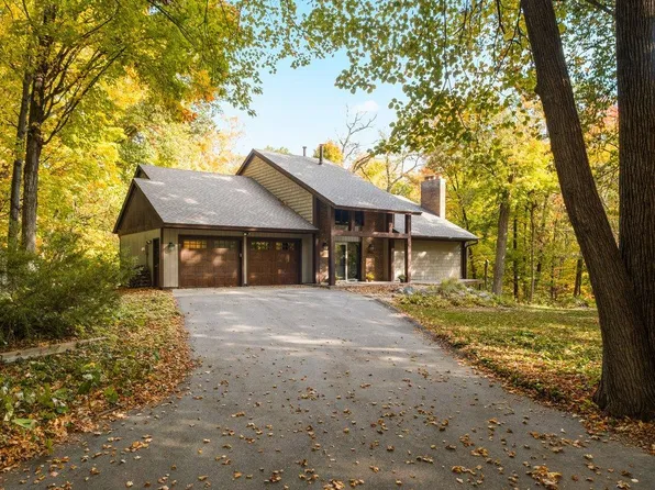 606 Carver Beach Rd, Chanhassen, MN 55317