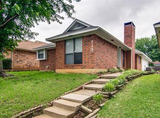 713 Red Oak Dr, Lewisville, TX 75067