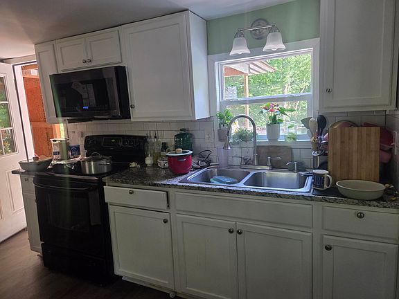 3rd image of 6606 Forest Green Dr