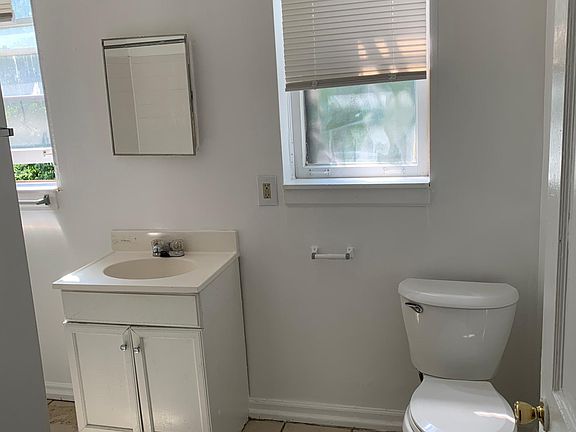 5th image of 847 Hutchins Ave Unit 2