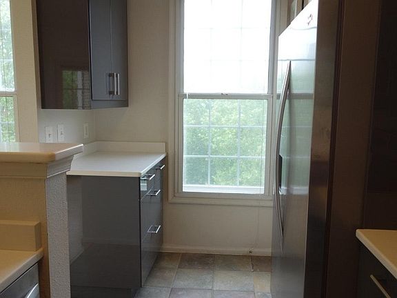 New Kitchen w/ Stainless Steel Appliances