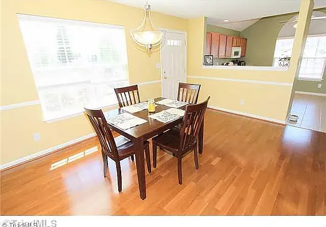 3 bed, 1599 sqft, $1,900 — Photo 4