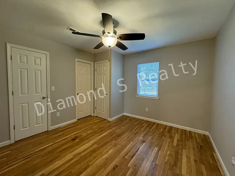 1618 E Farm Road 92 — Photo 10
