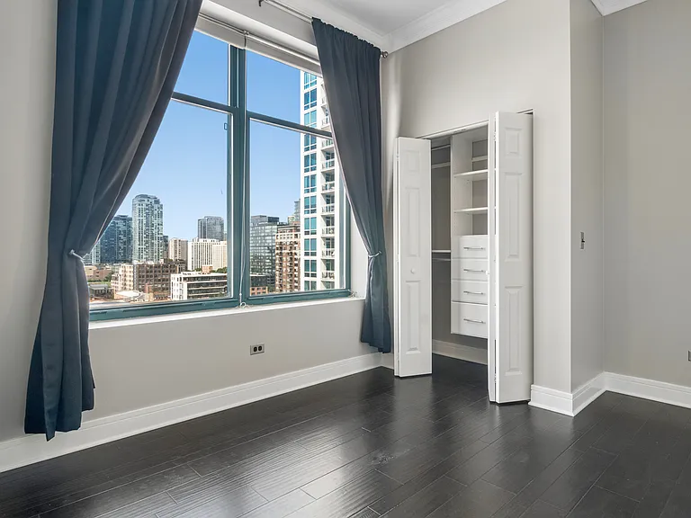 340 W Superior St #1201 — Photo 10