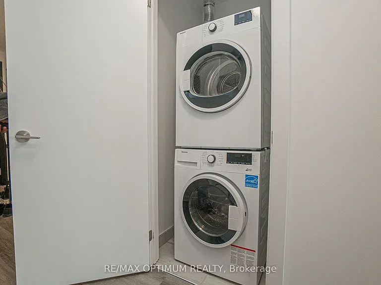 15 Wellington St #603 — Photo 9