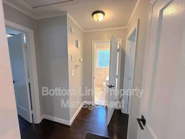 214 S Gardner Ave — Photo 9