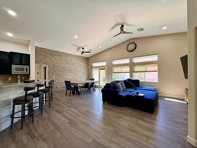 8565 Hogan Falls Cir — Photo 18