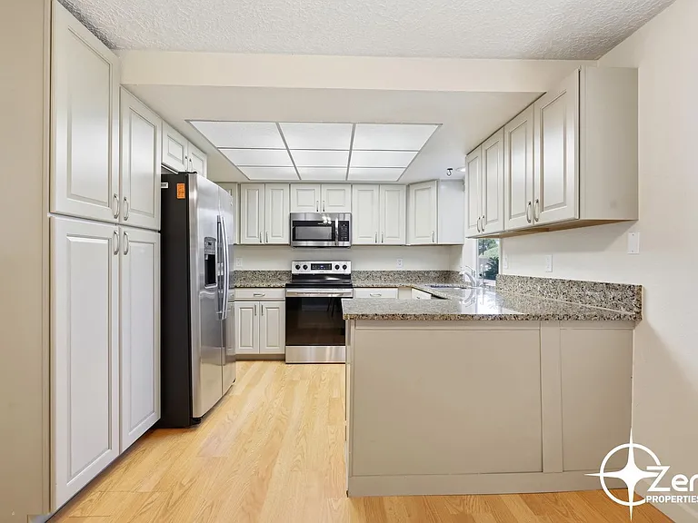 12719 NE 10th Ave — Photo 9